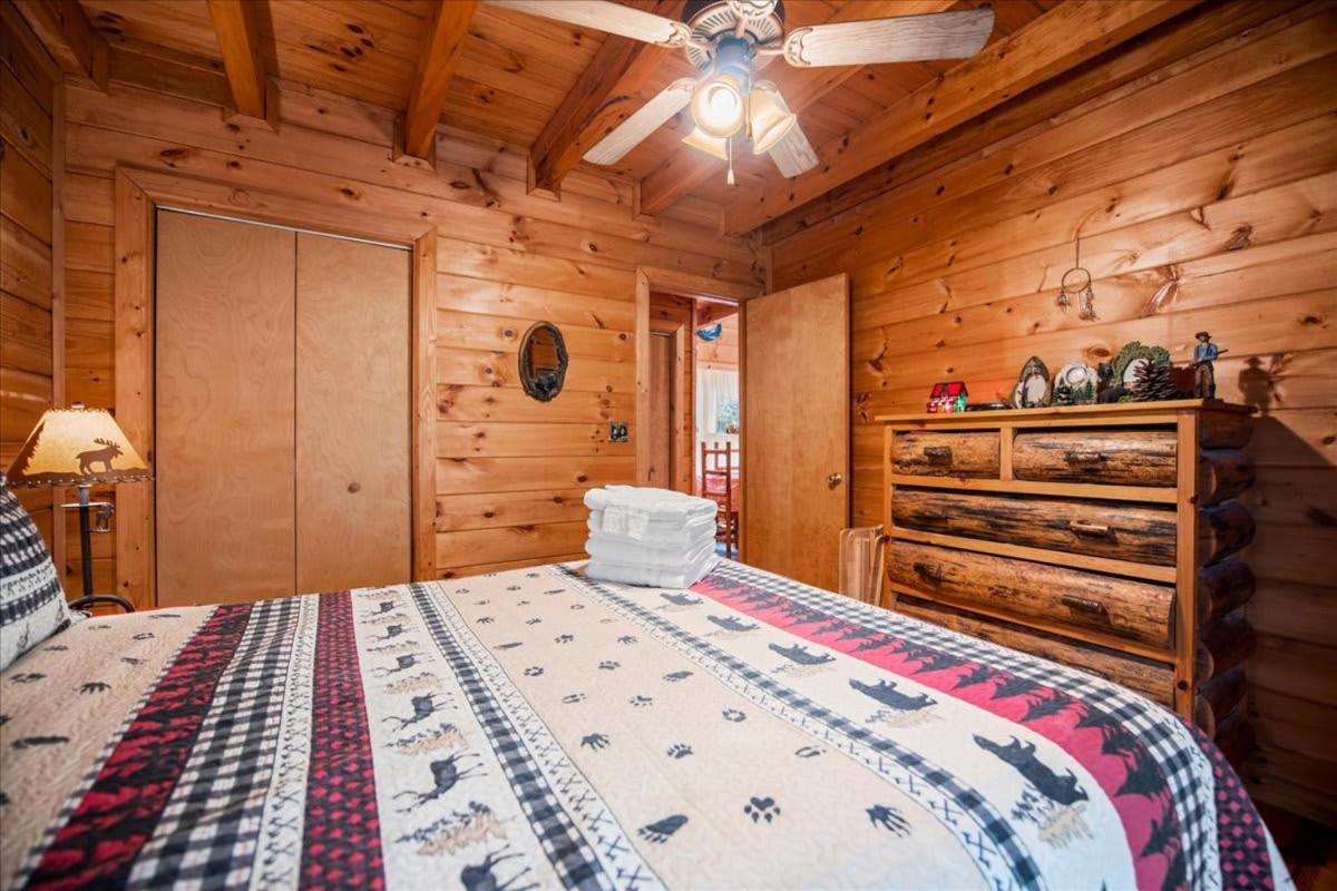 Villa Cozy Cabin Beside Briar Creek, Fire Pit, Wifi Ellijay Exterior foto